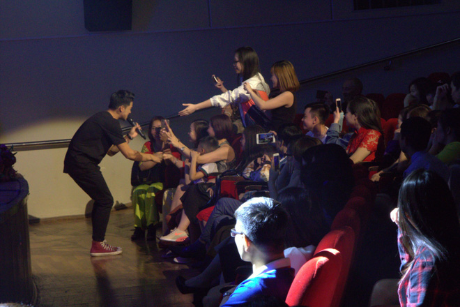Trọng Hiếu nhận được khán giả Việt tại Nga cổ vũ nhiệt tình trong lần đầu biểu diễn - Ảnh 3.