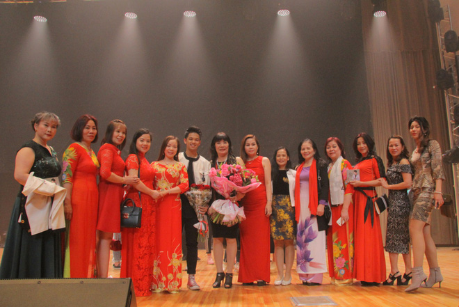 Trọng Hiếu nhận được khán giả Việt tại Nga cổ vũ nhiệt tình trong lần đầu biểu diễn - Ảnh 7.