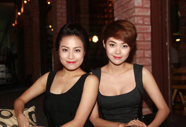 Hoàng Thùy Linh (bên trái - pv) là cô em út được cưng chiều nhất nhóm 'tứ đại mỹ nhân'.