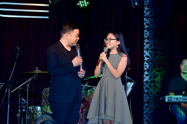 Sau khi đoạt giải Á quân của The Voice Kids 2013, và được sự dìu dắt của cha nuôi Quang Lê, Phương Mỹ Chi đã dần có những bước chuyển mình mạnh mẽ trong âm nhạc.