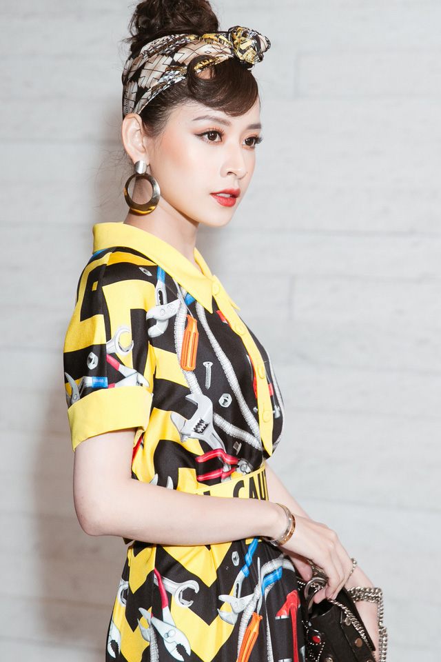 Xuất hiện trên thảm đỏ, nữ diễn viên Chi Pu phô diễn cá tính với trang phục cùng túi và vòng tay. Chính vì thế, Chi Pu đã vinh dự chiến thắng giải Nữ diễn viên phong cách nhất năm, đồng thời cô cũng vào top 3 đề cử Người có phong cách thời trang ảnh hưởng nhất trên mạng xã hội.