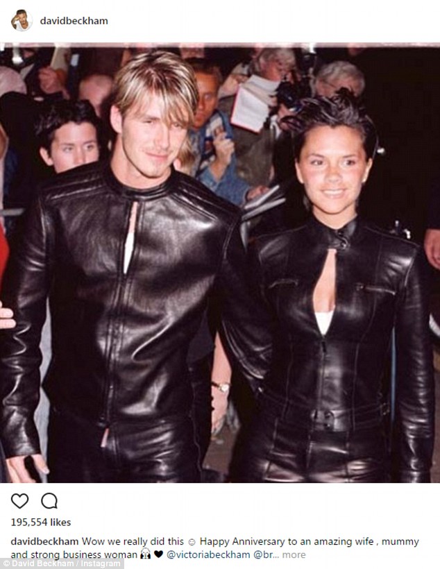  David Beckham đăng tải một bức ảnh cũ của hai vợ chồng nhân dịp kỷ niệm 18 năm ngày cưới. 
