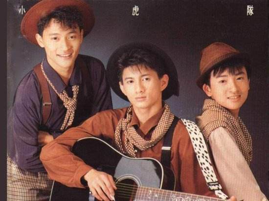  Chí Bằng (ngoài cùng bên trái) bên Ngô Kỳ Long và Tô Hữu Bằng tạo nên thành công cho nhóm nhạc Ngũ hổ tướng. 
