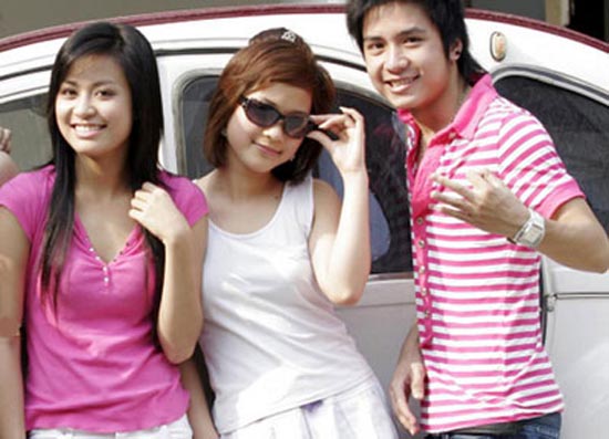 Nhìn lại những khoảnh khắc xuân thì đẹp đẽ nhất của Vàng Anh - Hoàng Thùy Linh