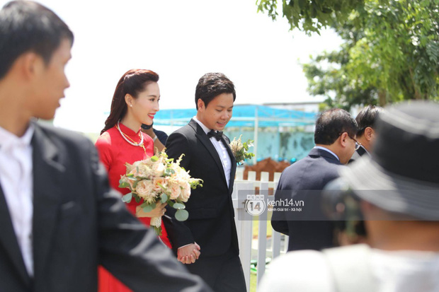 Diện áo dài đỏ rực, cô dâu Thu Thảo tiếp tục đốn tim fan bằng nhan sắc vô cùng rạng rỡ và xinh đẹp - Ảnh 2.