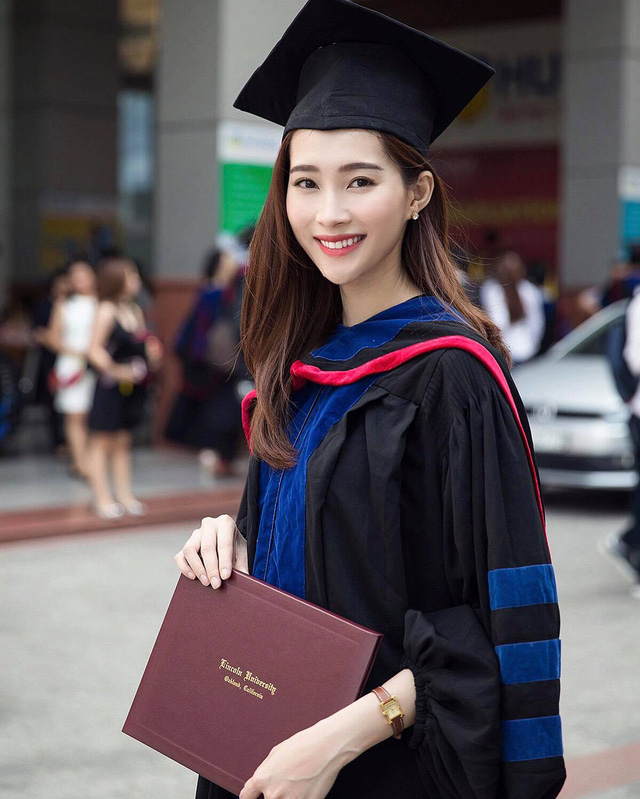 Ngày tốt nghiệp Đại học, Đặng Thu Thảo đong đầy cảm xúc bởi đã có lúc cô tưởng phải nghỉ học giữa chừng vì gia cảnh khốn khó.