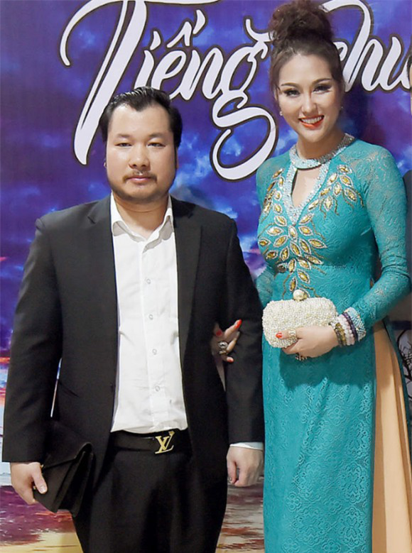 Bạn trai mới của Phi Thanh Vân bị bóc mẽ mới hơn 30 tuổi, là đại gia ảo và quỵt tiền không trả - Ảnh 1.