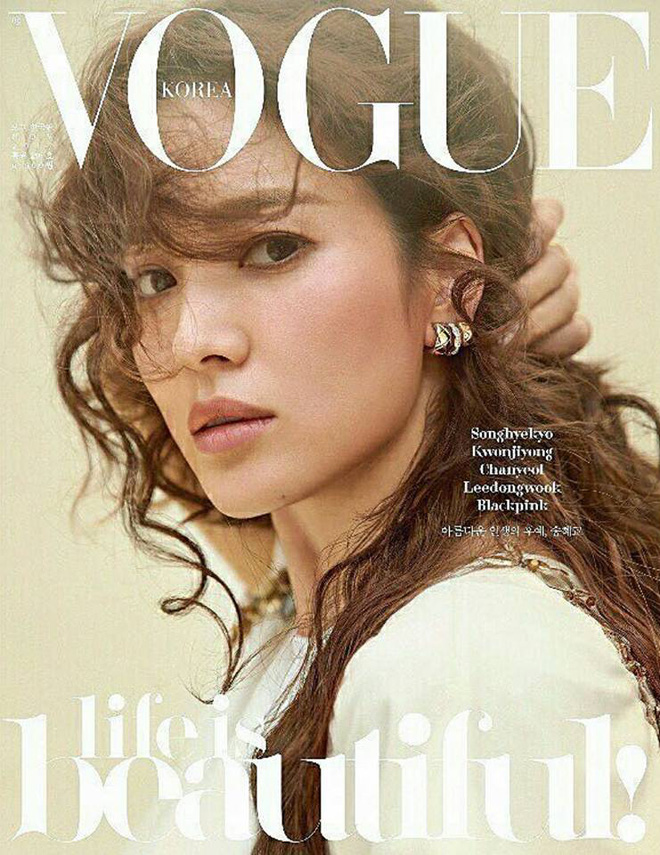 “Cô dâu tháng 10” Song Hye Kyo đẹp như nữ thần trên tạp chí Vogue  - Ảnh 1.