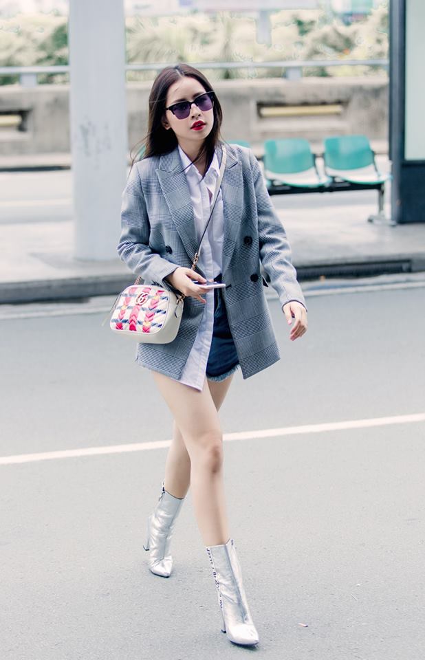 Phạm Hương phô diễn street style đầu tiên tại Seoul, HyunA đụng túi hiệu với Châu Bùi - Ảnh 9.