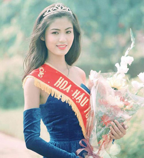 Thu Thủy sinh năm 1976 và đăng quang Hoa hậu Việt Nam 1994.
