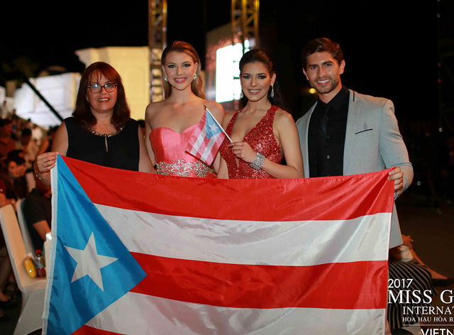 Gia đình đại diện Puerto Rico đến Việt Nam ủng hộ cô