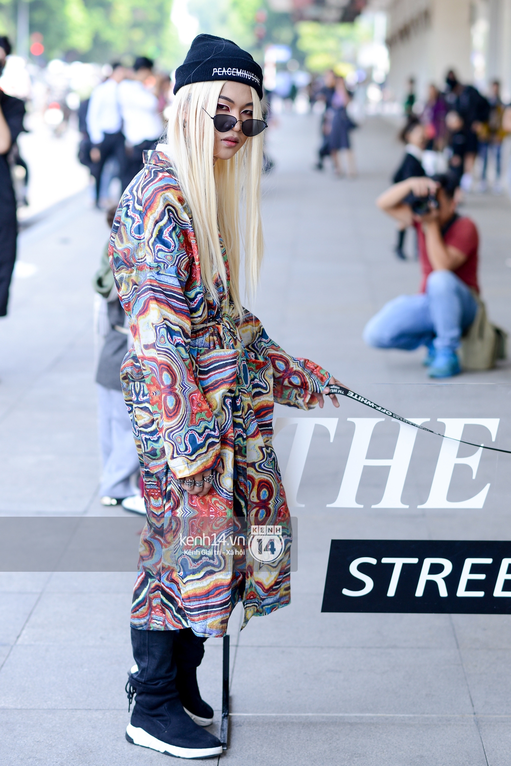 Street style ngày 2 VIFW: Dàn mẫu danh tiếng nhập cuộc, giới trẻ Hà thành thi nhau khoe phong cách độc-dị cùng loạt màu tóc nổi bần bật - Ảnh 9.