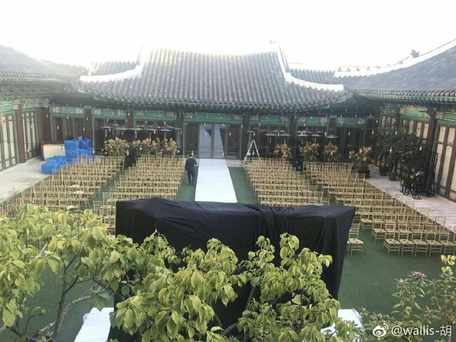  Đám cưới của Song Hye Kyo và Song Joong Ki có khoảng 300 người tham dự. 