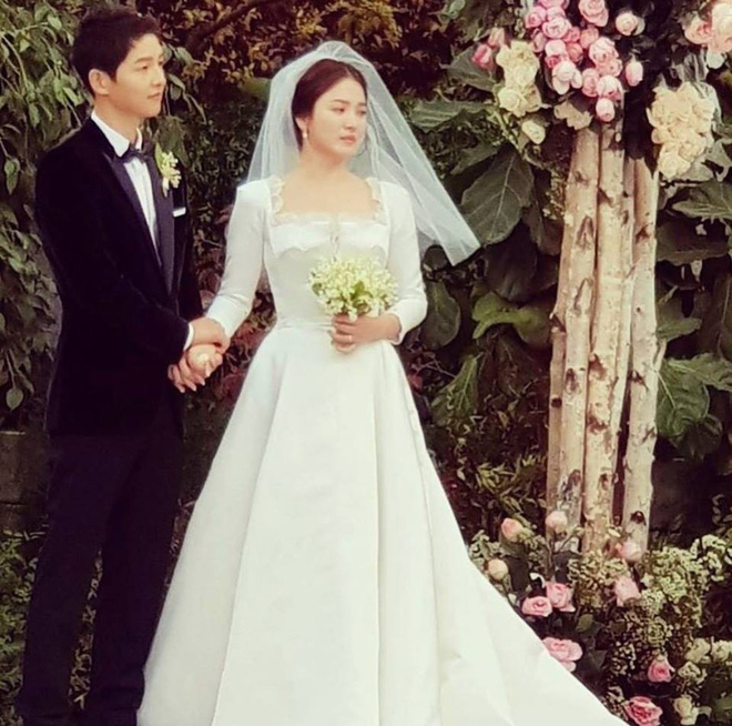Câu nói của bố chú rể dành cho Song Hye Kyo và nguyên nhân Song Joong Ki bật khóc trong đám cưới - Ảnh 2.