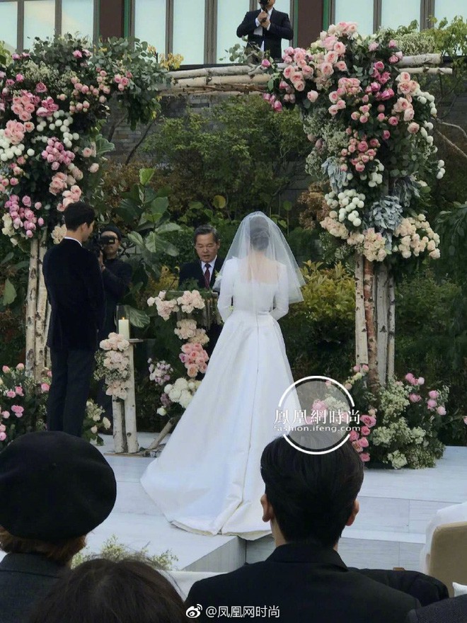 Câu nói của bố chú rể dành cho Song Hye Kyo và nguyên nhân Song Joong Ki bật khóc trong đám cưới - Ảnh 3.