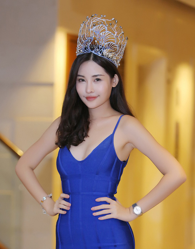 Tân Hoa hậu Đại dương với nhan sắc xinh đẹp sau khi đăng quang khác biệt với hình ảnh gây tranh cãi khi cô đăng quang tối ngày 28/10/217.