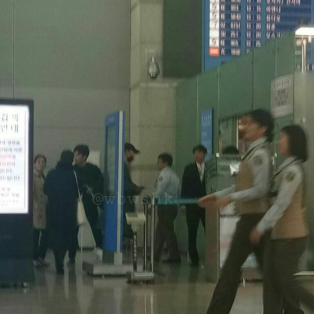  Sáng nay 2/11, cặp đôi Song Hye Kyo và Song Joong Ki đã xuất hiện tại sân bay Incheon, Seoul, Hàn Quốc, để lên đường bay sang châu Âu hưởng tuần trăng mật sau đám cưới thế kỷ diễn ra vào ngày 31/10. 