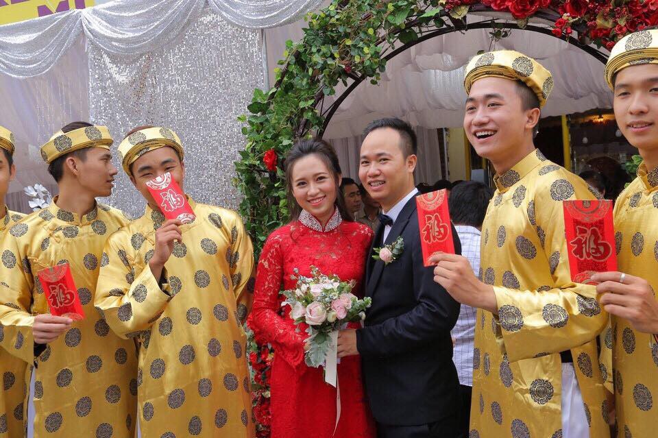 Ở Việt Nam cũng có những siêu đám cưới xa hoa, huy động hàng chục vệ sĩ để bảo vệ dàn khách mời toàn người nổi tiếng - Ảnh 1.