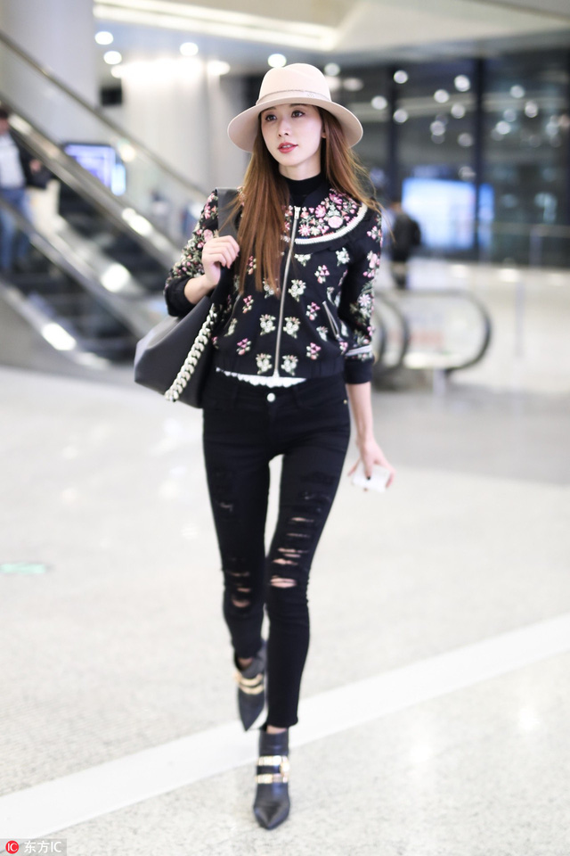  Lâm Chí Linh xinh đẹp tại sân bay, ngày 13/11. 