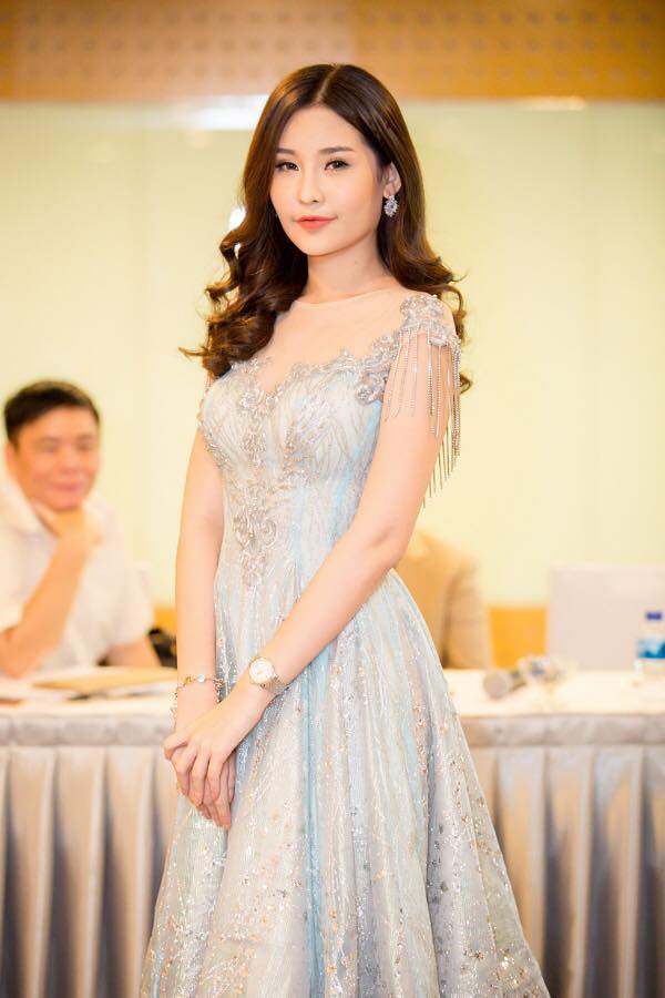 Hoa hậu Ngân Anh: Tôi can đảm tháo sụn mũi còn Nguyễn Thị Thành không tháo răng nên không thể so sánh được - Ảnh 1.