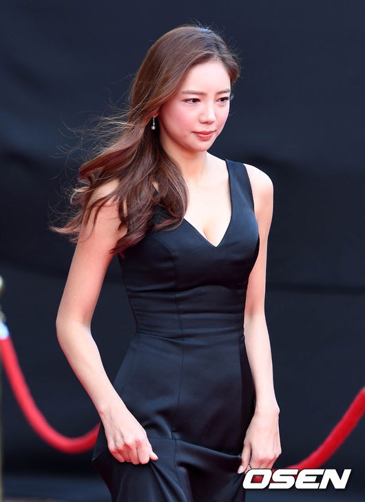 Asia Artist Awards bê cả showbiz lên thảm đỏ: Yoona, Suzy lép vế trước Park Min Young, dàn idol lộng lẫy đổ bộ - Ảnh 22.