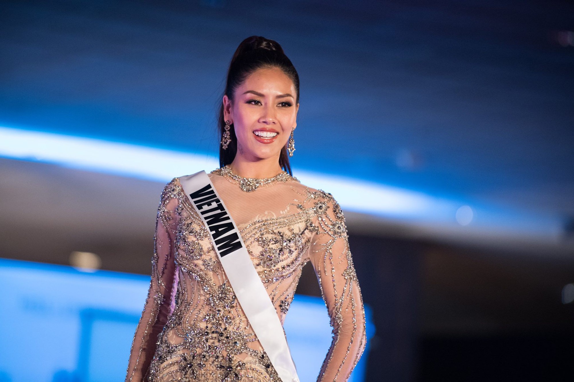 Nguyễn Thị Loan tự tin tỏa sáng trong đêm bán kết Hoa hậu Hoàn vũ 2017 vẫn trượt top 15 bình chọn của Missosology - Ảnh 8.