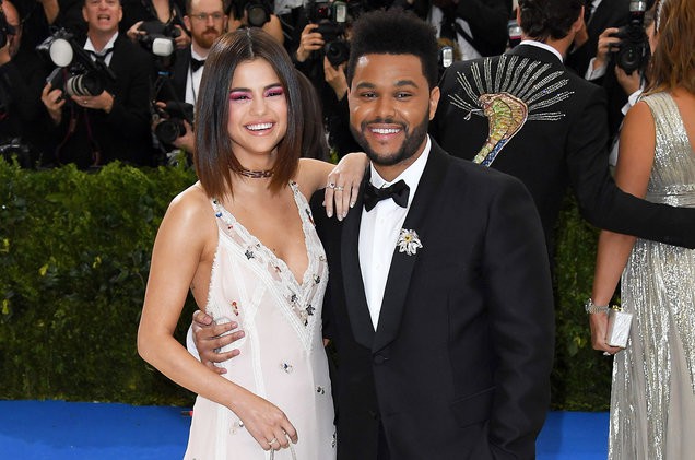  Ca sỹ The Weeknd đã xóa hết ảnh bạn gái cũ Selena Gomez trên trang cá nhân Instagram của anh 