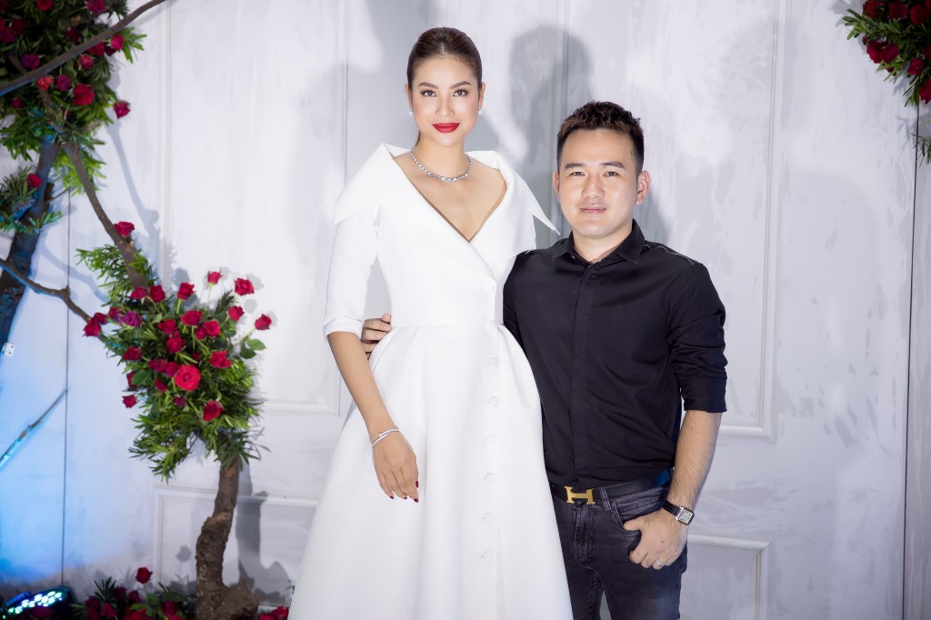 Bao nhiêu Hoa hậu hội tụ trên thảm đỏ của NTK Lê Thanh Hòa, và nổi nhất ắt vẫn là hai mỹ nhân này - Ảnh 1.
