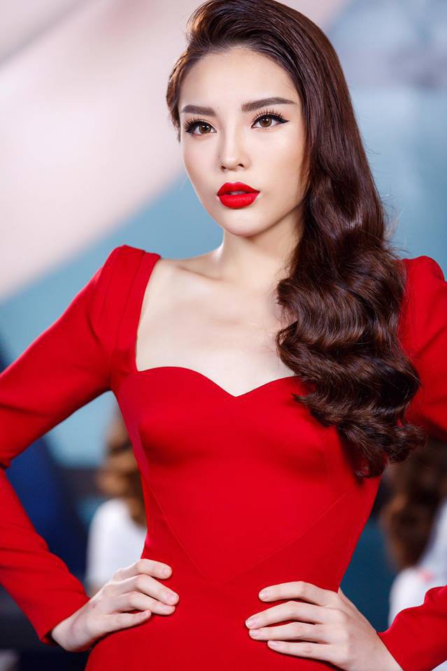 Năm 2017, Ngọc Trinh xứng đáng là Nữ hoàng váy nhái của showbiz Việt - Ảnh 8.