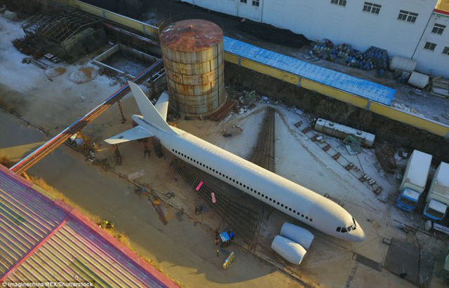 TQ: Anh nông dân bỏ 2,8 tỉ đồng xây nhà hình máy bay Airbus A320