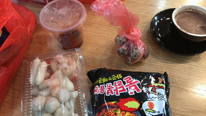 Háo hức mua online lẩu tokbokki Hàn Quốc, mẹ trẻ chưng hửng nhận về hộp đồ lèo tèo kèm 3 muỗng nước sốt - Ảnh 3.