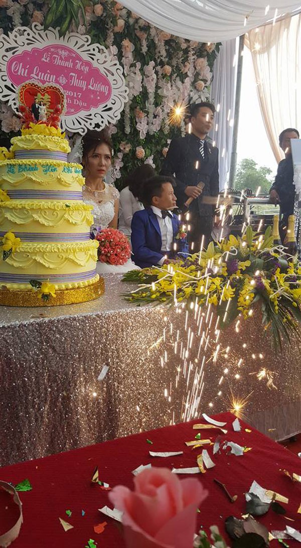 Đám cưới cổ tích của cặp đôi Thanh Hóa nhận được nhiều lời chúc phúc.