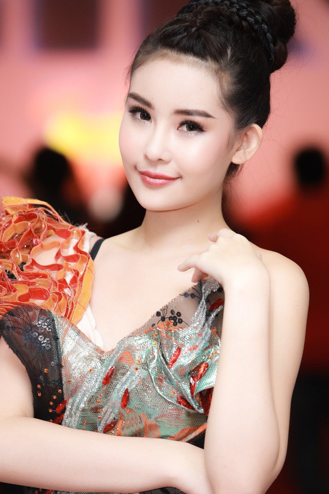 Hoa hậu Đại dương động viên HHen Niê vượt qua dư luận khen chê (Ảnh: Tùy Phong).