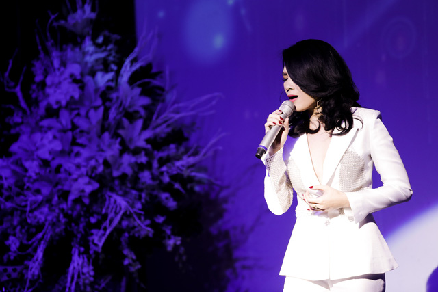 Nữ ca sĩ đã thể hiện hàng loạt “Hit” của mình trong đêm sinh nhật.