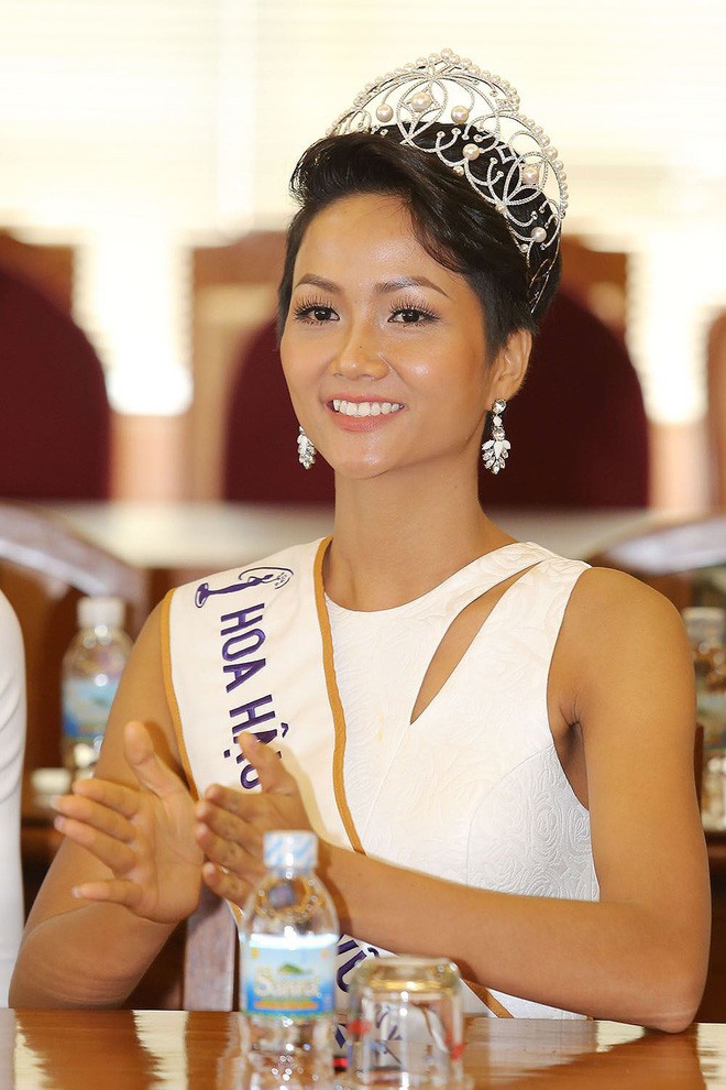 Tân Hoa hậu Hhen Nie nhìn thô cứng như rô bốt chỉ vì kiểu tóc phản chủ - Ảnh 5.