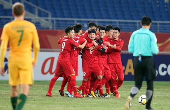 Tiền thưởng nóng cho U23 Việt Nam đã lên tới hơn 22 tỷ đồng, trong đó Lâm Khánh Chi tặng riêng Bùi Tiến Dũng món quà 4.000USD