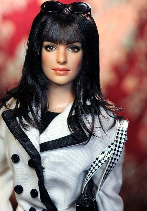 Người đẹp có đôi mắt biết nói Anne Hathaway hóa thân thành búp bê nhựa Barbie? - Ảnh 2.