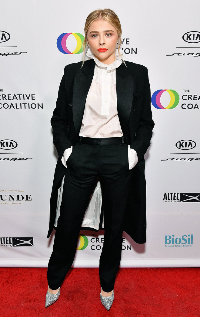 Hẹn hò cậu cả nhà Beckham, Chloe Moretz tích cực diện đồ do bà Beck thiết kế và ngày càng có style giống mẹ chồng tương lai - Ảnh 6.