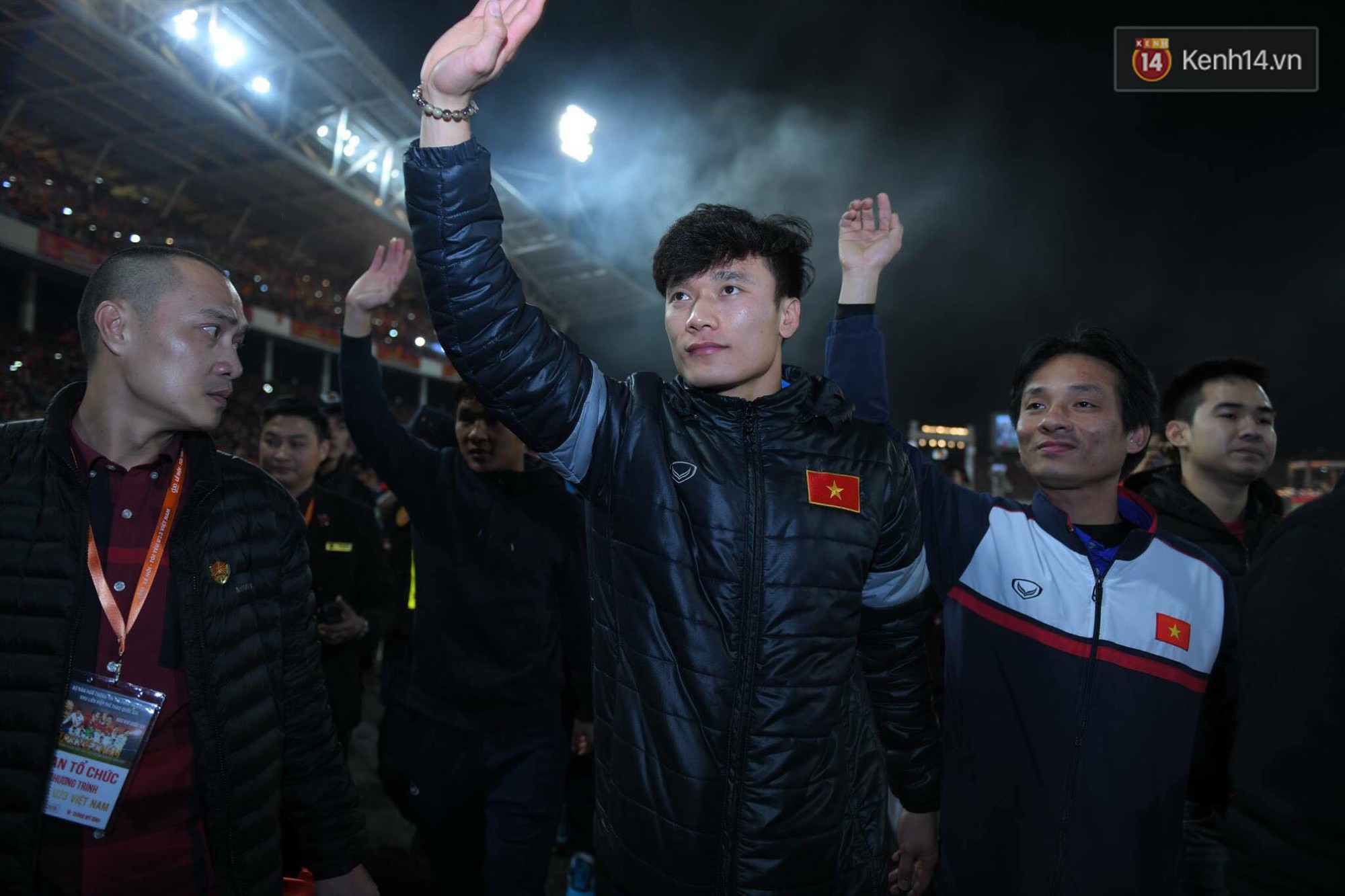 Những khoảnh khắc  không góc chết  của dàn cầu thủ cực phẩm U23 trong Gala vinh danh