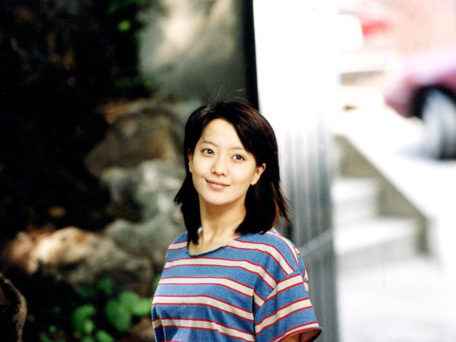 “Đệ nhất mỹ nhân Hàn”Kim Hee Sun: 10 năm hôn nhân viên mãn và chuyện từng muốn bỏ xứ ra đi vì con - Ảnh 2.