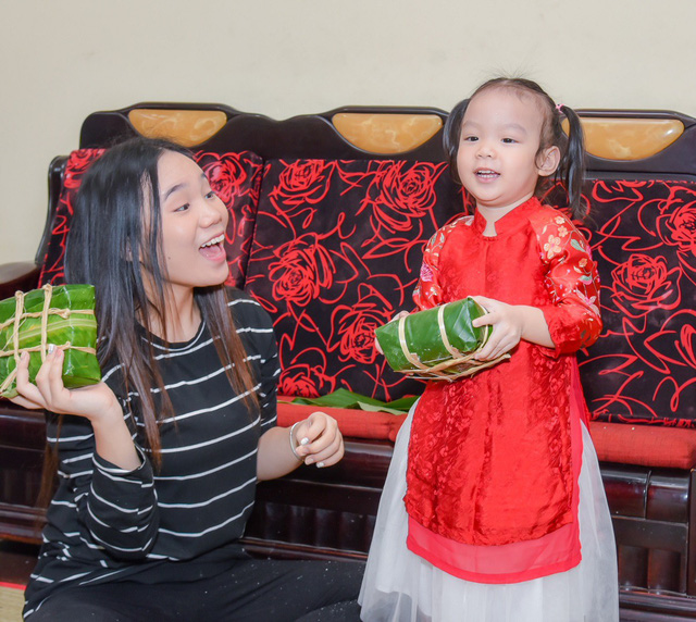 Hai cô con gái Trịnh Kim Chi rất yêu thương và gắn bó với nhau.