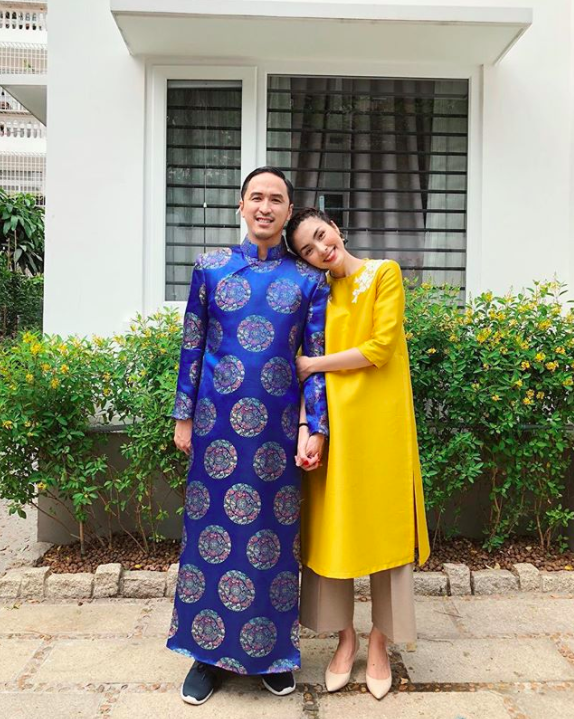 Tăng Thanh Hà và chồng hạnh phúc bên nhau trong ngày đầu năm và cùng diện áo dài truyền thống