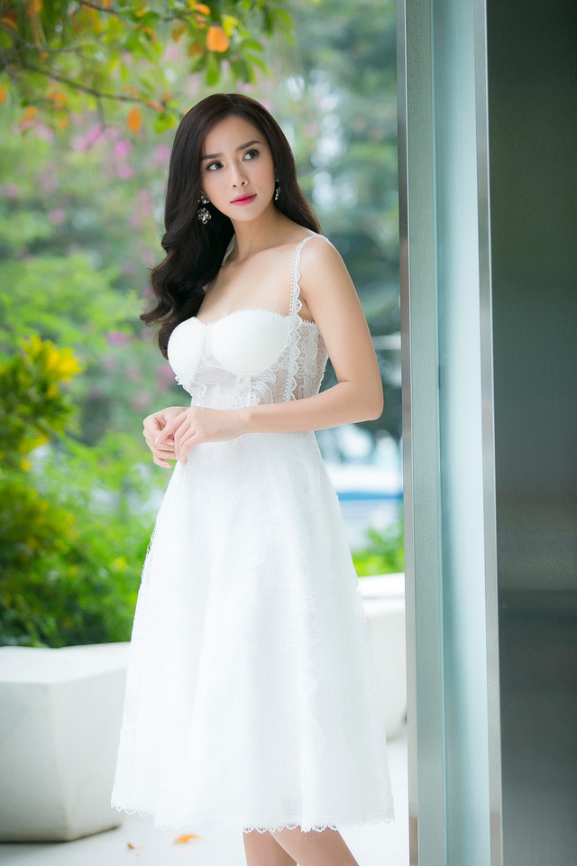 Ngoài ra, ngôi vị Á hậu 1 Miss Tourism Universe 2017, tạo bước đệm chắc chắn cho người đẹp. Ngoài ngoại hình thanh lịch, gương mặt thuần Việt và kỹ năng diễn xuất tốt, Bella Mai có lợi thế lớn khi có thể hóa thân thành nhiều dạng vai khác nhau.
