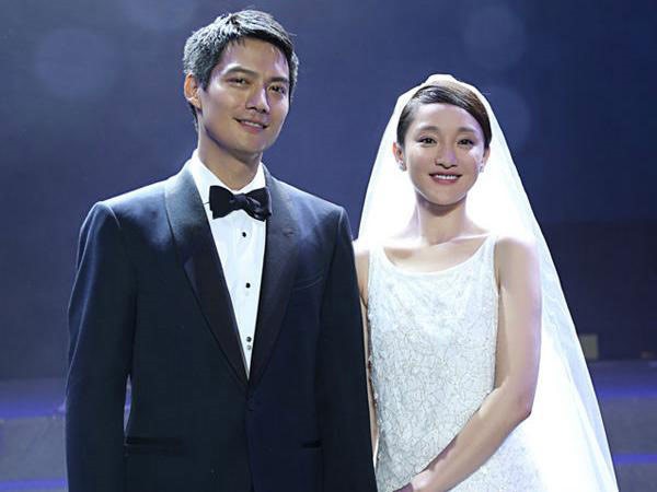  Châu Tấn từng rất đẹp đôi và hạnh phúc bên chồng cũ, Cao Thánh Viễn trong đám cưới năm 2014. Cặp đôi chung sống 3 năm nhưng không có con. 