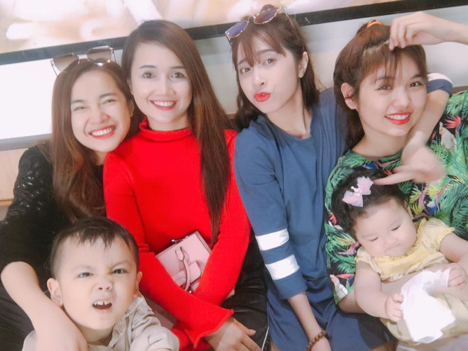 Gia đình toàn mỹ nhân của Nhã Phương, hóa ra còn một cô em dâu xinh xắn chẳng kém ai
