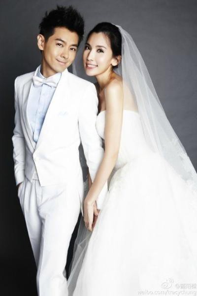  Lâm Chí Dĩnh và người mẫu Trần Nhược Nghi đính hôn năm 2008 và tổ chức hôn lễ ở Thái Lan năm 2013. Nhược Nghi hiếm khi sánh vai chồng trong các sự kiện. 