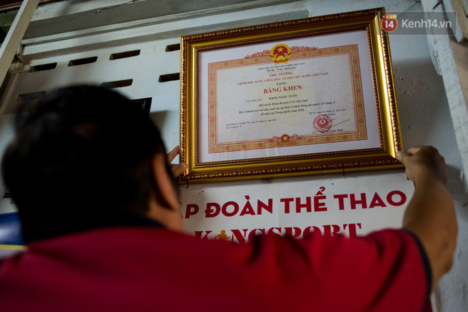 Về thăm ngôi nhà xuống cấp của gia đình thủ môn U23 Việt Nam: Mẹ ung thư, cha mất khả năng lao động - Ảnh 7.