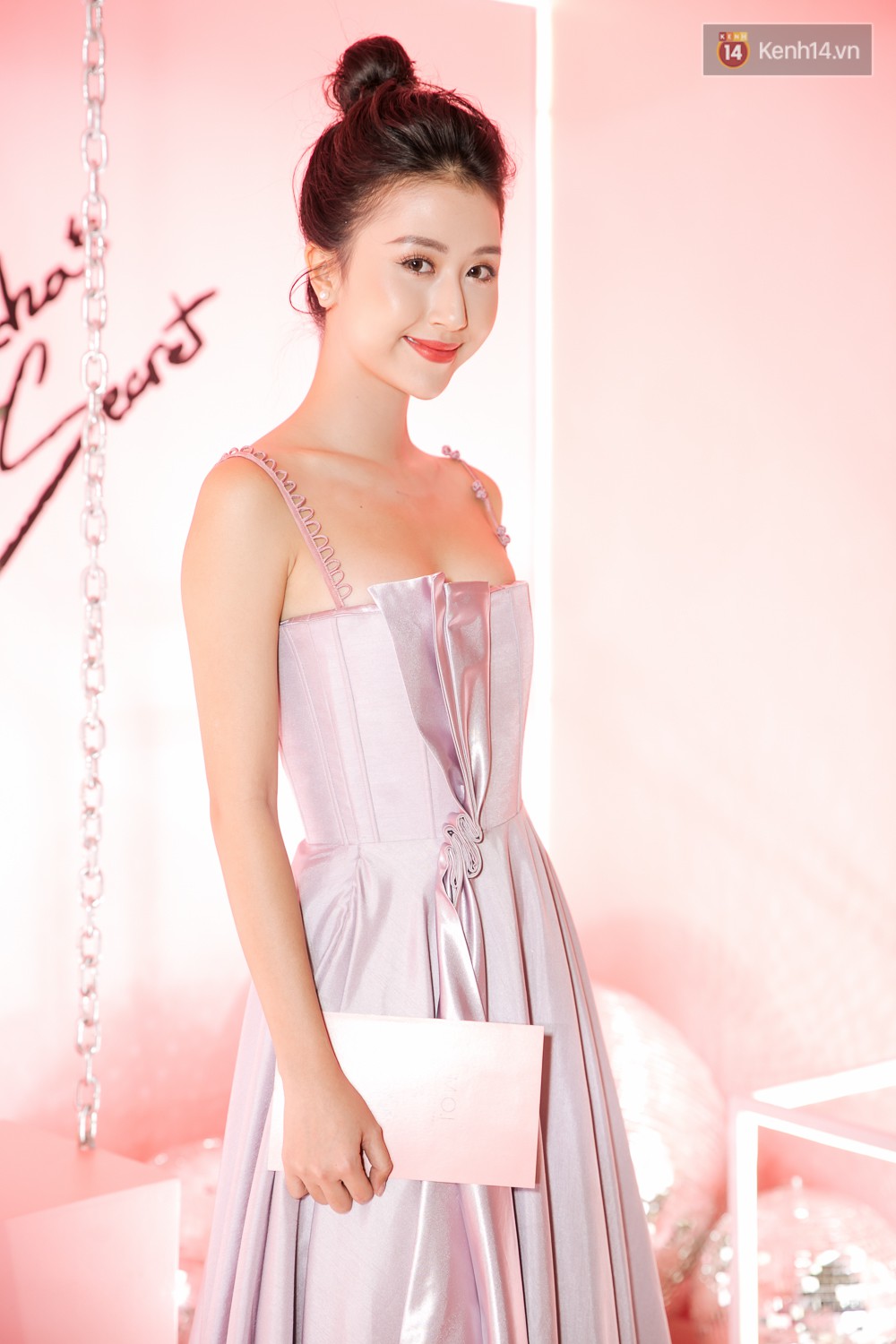 Hà Hồ diện váy táo bạo khoe vòng 1 sexy, dính như sam bên Kim Lý tại sự kiện - Ảnh 10.