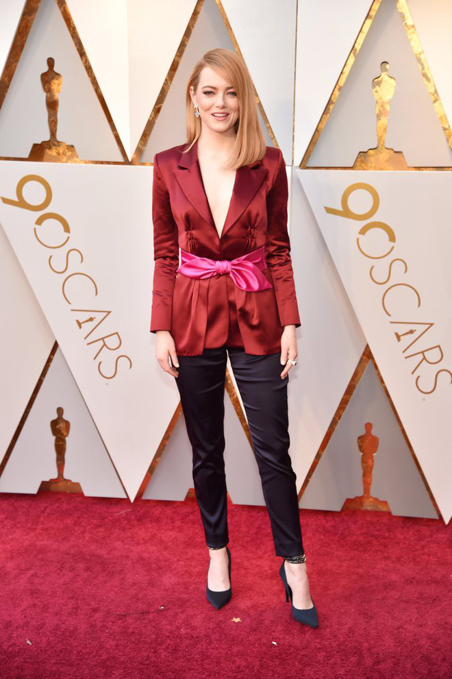 Không hổ danh là nữ thần thảm đỏ, mỹ nhân La La Land Emma Stone diện quần áo giản đơn vẫn thần thái xuất sắc - Ảnh 4.