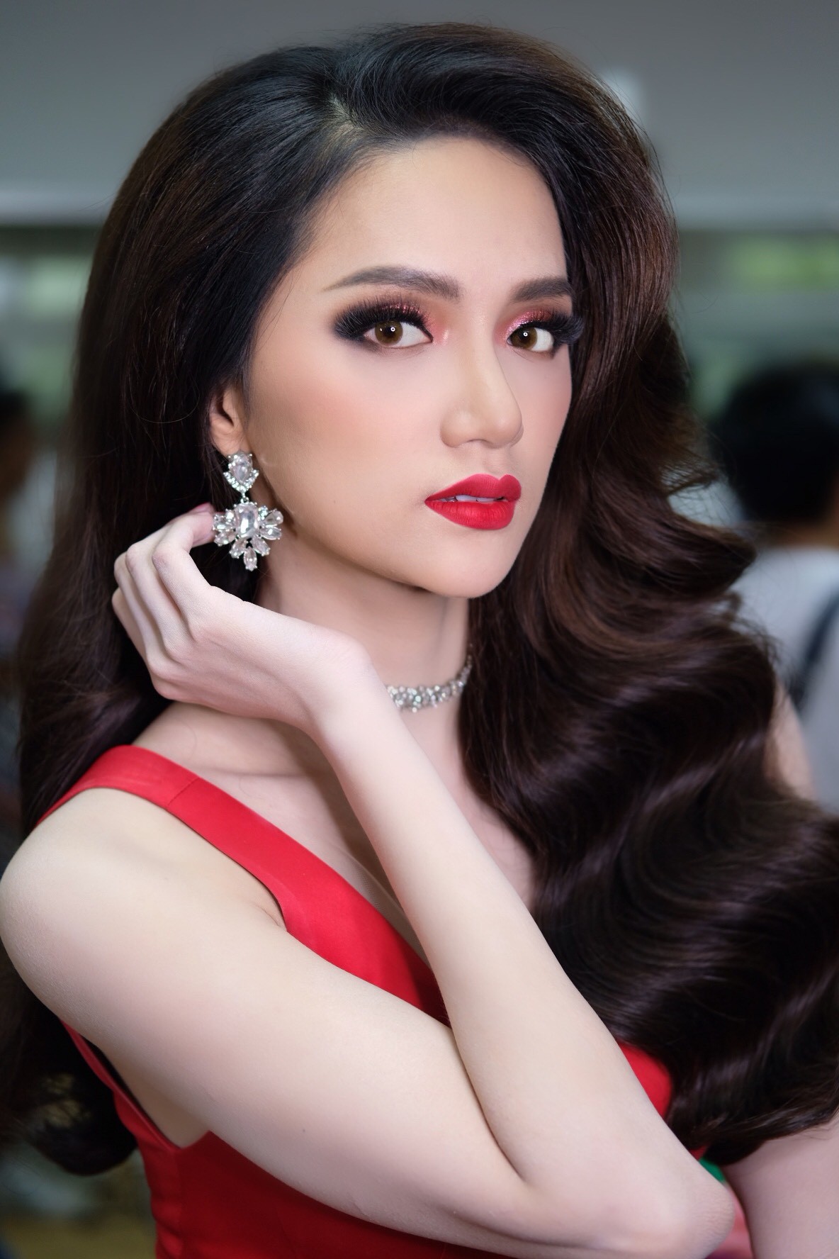 Đột nhập hậu trường chuẩn bị gấp rút của Hương Giang trước giờ diễn ra chung kết Hoa hậu Chuyển giới Quốc tế 2018 - Ảnh 8.